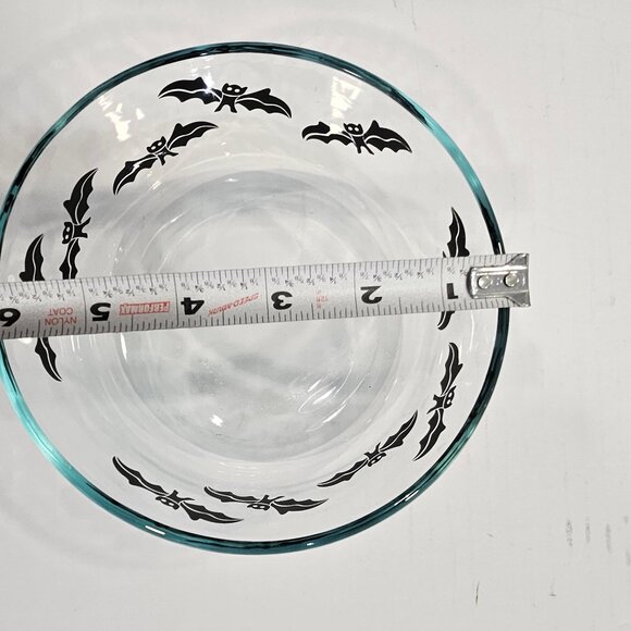 Pyrex Glass One Quart Storage Container. Black Bat Halloween Design Holds 4 Cups - Picture 7 of 9